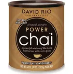David Rio Power Matcha Chai zelený čaj 1814 g přináší unikátní propojení tradičního kořeněného chai s jemnou, avšak výraznou chutí matcha. Tato prémiová směs kombinuje kvalitní zelený čaj matcha, aromatické koření (například skořici, kardamom a zázvor) a