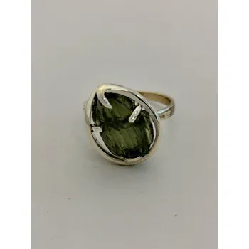Prsten Stříbrný prsten s přírodním vltavínem
