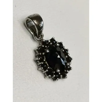 Přívěsek Stříbrný přívěsek s českými granáty, rhodiovaný