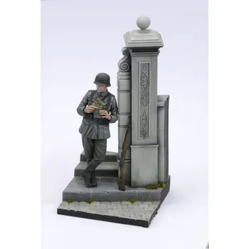 Plastikový model Royal Model German soldier eating - WWII (75 mm)