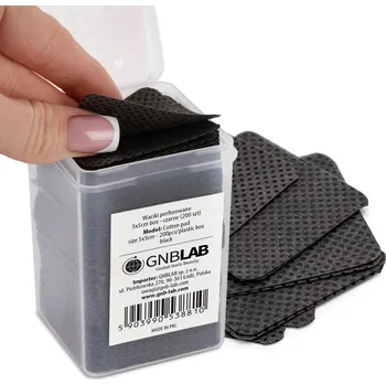 GNB LAB Perforované bezprašné tampony na nehty 5x5 cm 12 vrstev v krabičce černé 200 ks