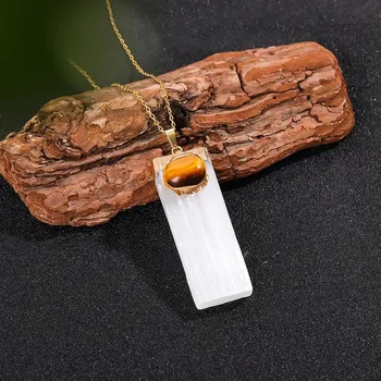 Přívěsek Ametystový přívěsek s minerálem a selenitem | energetický šperk | krystalový amulet - Kámen tygřího oka