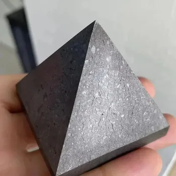 Šungitová pyramida pro energetickou rovnováhu | šungitová pyramida