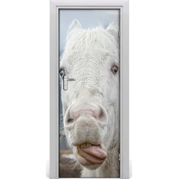Fototapeta Samolepící fototapeta na dveře Šílený bílý kůň 95x205 cm