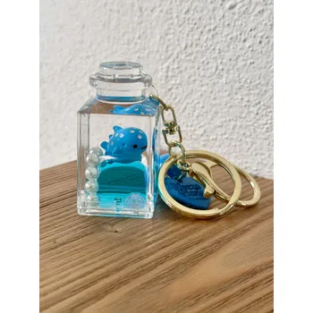 Klíčenka s modrou tekutinou žralok