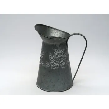 Plechový džbán s květy