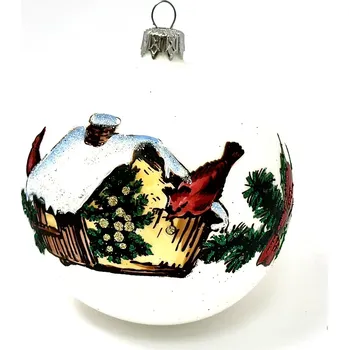 Vánoční ozdoba Irisa Skleněná vánoční ozdoba „Zasněžená chaloupka s červenými ptáčky“, 10 cm, bílá s barevným motivem, dárkové balení 1 ks Velikost: 10 cm, Balení: 1ks, Barva: bílá