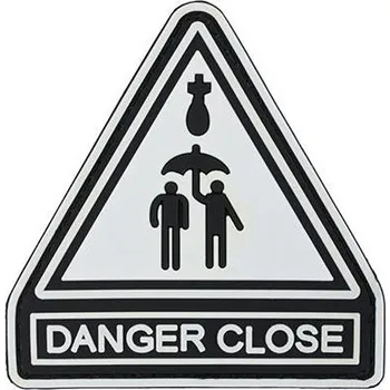 Nášivka 8FIELDS Nášivka na suchý zip DANGER CLOSE PVC [8FIELDS]