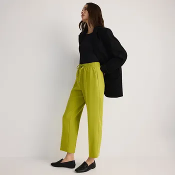 Dámské kalhoty Reserved - Jogger kalhoty s viskózou - žlutozelená - 699AC-71X - 699AC-71X-34