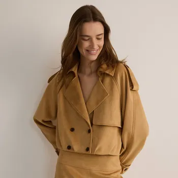 Dámský kabát Reserved - Krátký dvouřadý trenčkot - pšeničná - 142EN-12X - 142EN-12X-L