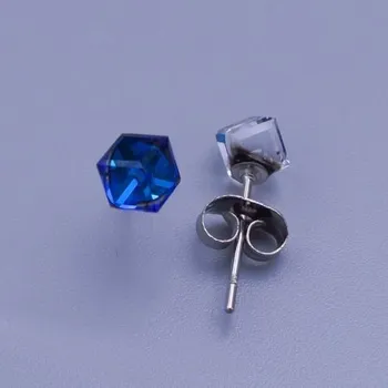 Náušnice Náušnice z chirurgické oceli - malé modré kostky