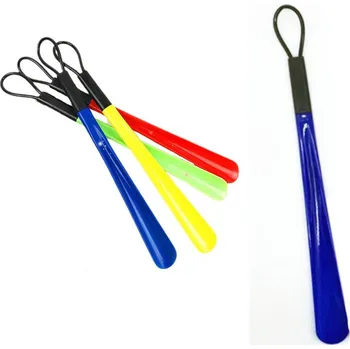 Lžíce na botu dobirkov.cz Plastový šroubovák 47x4,5 cm mix barev