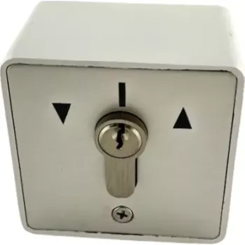 vypínač Klíčový spínač pro půlvložku bez aretace, na omítku, dvoustranný, s vložkou