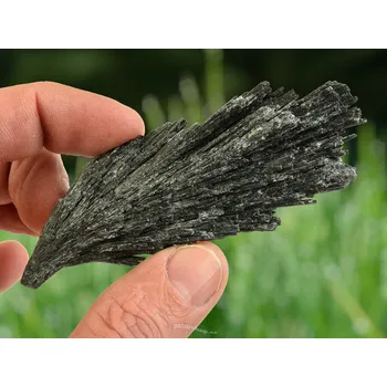 Přírodní kámen Kyanit disten černý Brazílie 44g