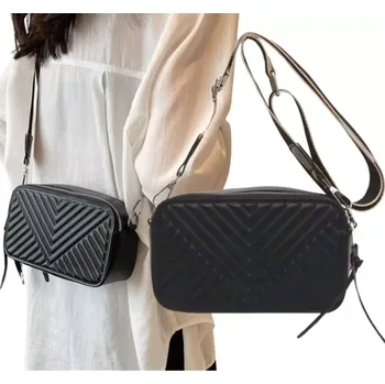 Dámská elegantní kabelka RO89 (Prošívaná dámská elegantní kabelka přes rameno v černém provedení, 20 x 12 x 8 cm, stříbrné kování)