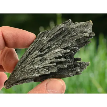 Přírodní kámen Kyanit disten černý Brazílie 70g