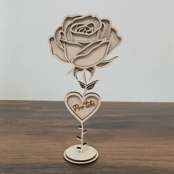 Dřevěná růže z lásky na podstavci II.