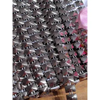 Krajka Pyramidy na šňůře / borta šíře 8 mm barva stříbrná