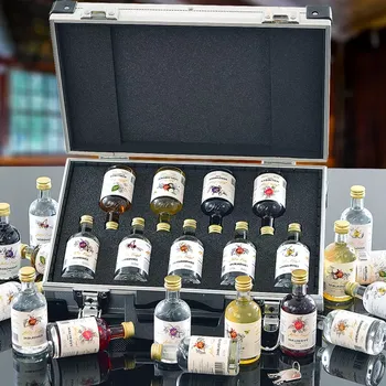 Dárkový potravinový koš Slivovice, pálenky Dárkový koš v kufru pro muže, chlapa, originální dárek pro muže k narozeninám, vánocům, valentýnu Standardní víko