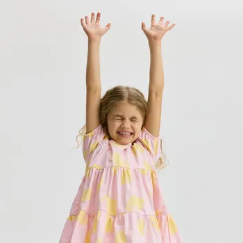 Dívčí šaty Reserved - Šaty se vzorem - pastelově růžová - 900EG-03X - 900EG-03X-128