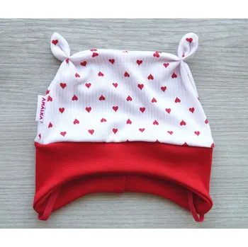 Kojenecké oblečení AMÁLKA Bavlněná čepička s oušky, červené srdíčka Velikost: 74-80