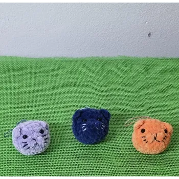 Háčkovaný přívěsek na klíček - kočka Barva: Šedá