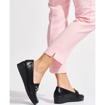 Dámské mokasíny Černé dámské mokasíny na klínku se zlatou ozdobou JU065B Velikost: 40