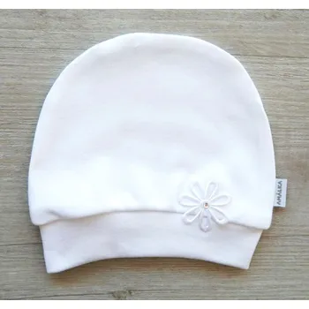 Kojenecké oblečení AMÁLKA Bavlněná bílá čepička, bílý květ Velikost: 62-68