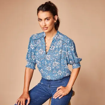 Dámská halenka Kreponová halenka s rukávy k loktům a potiskem modrá 52