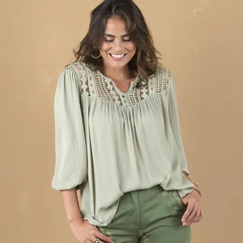 Dámská halenka Kreponová halenka s macramé a 3/4 rukávy světlá khaki 40