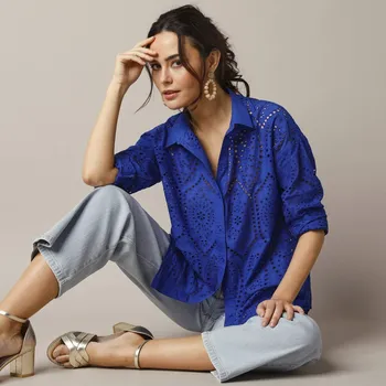 Dámská halenka Košilová halenka s anglickou výšivkou modrá 38