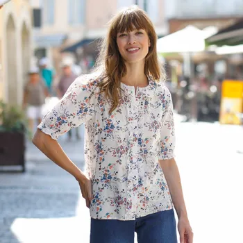 Dámská halenka Květovaná halenka s volánky a rukávy k loktům režná/tmavě modrá 42