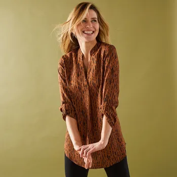 Dámská halenka Dlouhá krepová halenka s grafickým potiskem oříšková/černá 42