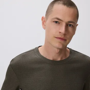 Pánské oblečení Reserved - Strukturální tričko regular - pudrově zelená - 741EF-97X - 741EF-97X-L