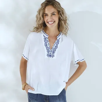 Dámská halenka Kreponová halenka s výšivkou a krátkými rukávy bílá/modrá 52