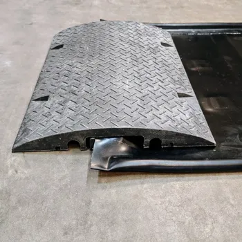 Dezinfekce Průjezdná dekontaminační dezinfekční vana (pás) pro motorová vozidla FLOMA WD30 - délka 500 cm, šířka 100 cm, výška 3,5 cm ( Je vysoce odolná vana navržená pro účinnou dezinfekci )