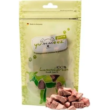 Pamlsek pro psa Yummeez Pure Mrazem sušená jehněčí srdíčka 35 g