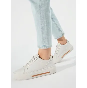 Dámské tenisky Sneakersy Clarks Hollyhock Walk 26176308 Bílá 40