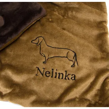 Pelíšek pro psa Pískací Potvůrky Luxusní plyšová deka pro psa – jezevčík krátkosrstý Barva deky: khaki, Velikost deky: 100 x 70 cm, Výšivka: Jméno pejska + silueta krátkosrstý jezevčík