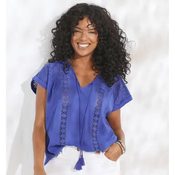 Dámská halenka Kreponová halenka s krajkou a macramé tmavě modrá 54