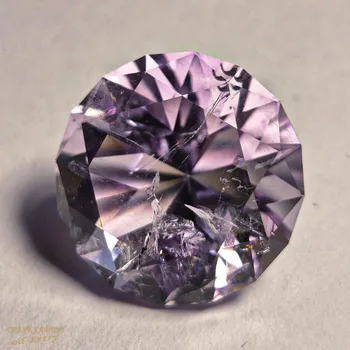 Drahý kámen Ametyst z Moravy 20x20mm Váha: 28ct