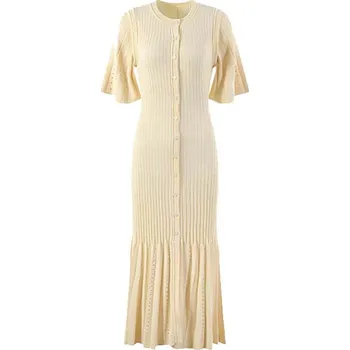 Dámské šaty Dlouhé svetrové šaty s knoflíky a prolamovanými vzory Barva: Béžová, Velikost: M