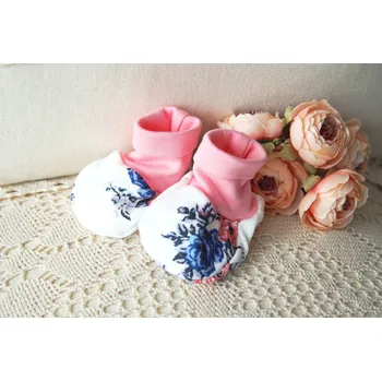 Capáčky AMÁLKA Bavlněné capáčky pro miminko, barevné květy Velikost: 56-68