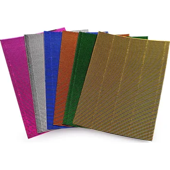 Barevný papír Barevný metalický vlnitý papír / lepenka mix barev