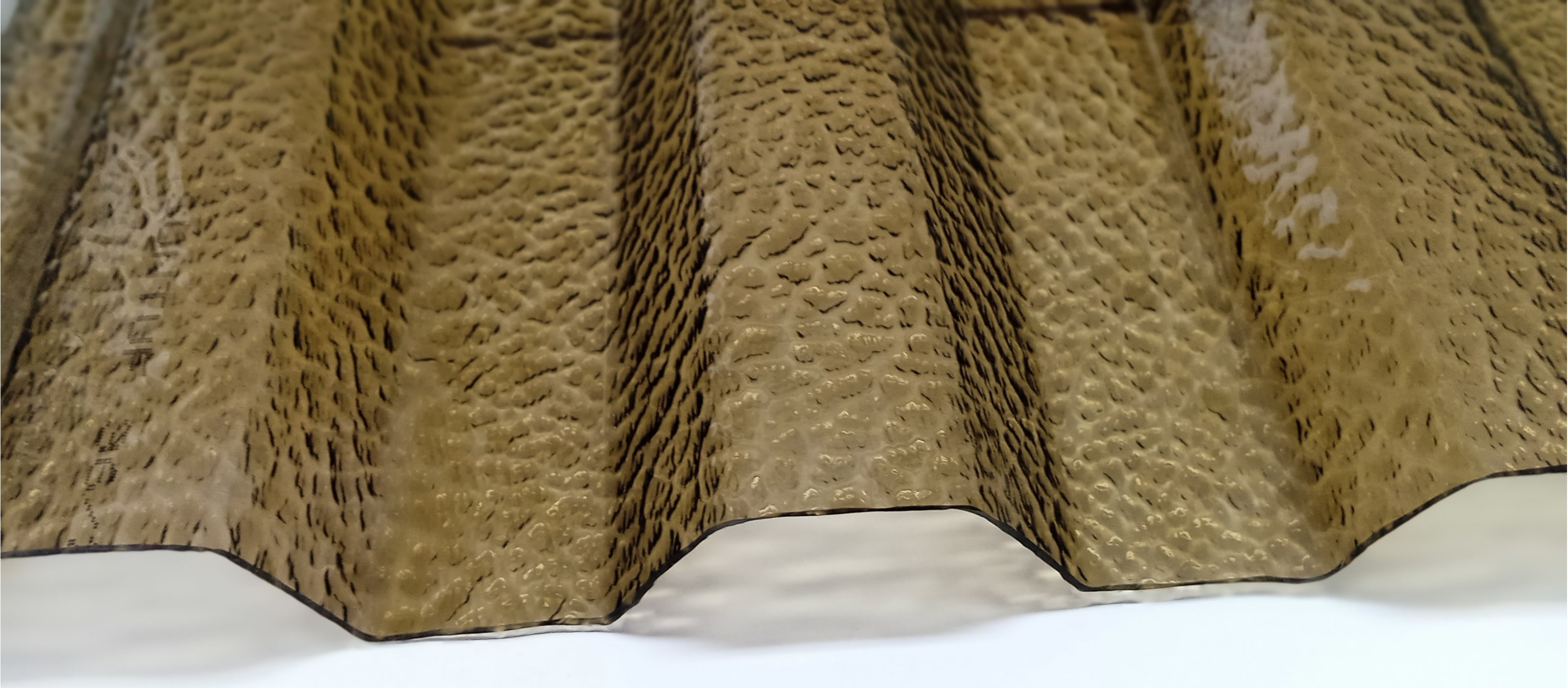 Palram Trapézová polykarbonátová deska BRONZ Rozměr formátu: 1060 x 2000 mm s hrubou povrchovou krupičkou