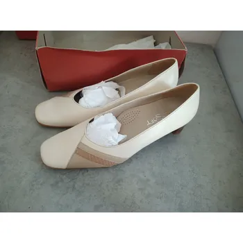 Dámské lodičky Dámské lodičky Apache Panna béžová 41 41,5 Velikost: 41,5