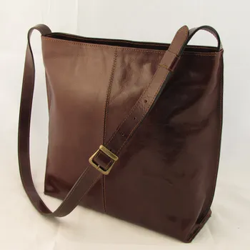 Kabelka Triton Ručně šitá kožená kabelka YVETA - česká výroba; kaštan