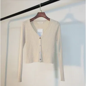 Dámský svetr Dámský svetr s knoflíky G226 krémová L