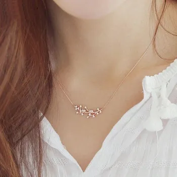 Náhrdelník Dámský náhrdelník s větvičkou starorůžová