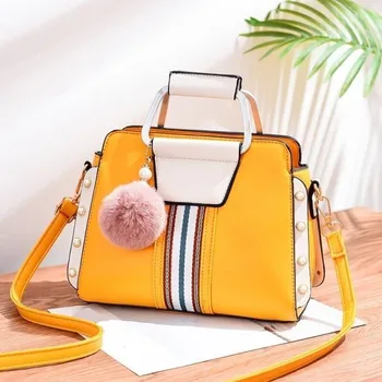 Kabelka Dámská crossbody kabelka M1513 tmavě žlutá